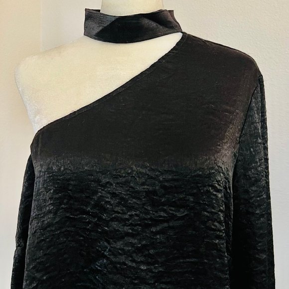 NWT Willow & Clay One Shoulder Long Sleeve Black Crinkle Satin Collar Blouse Top - Picture 2 of 7